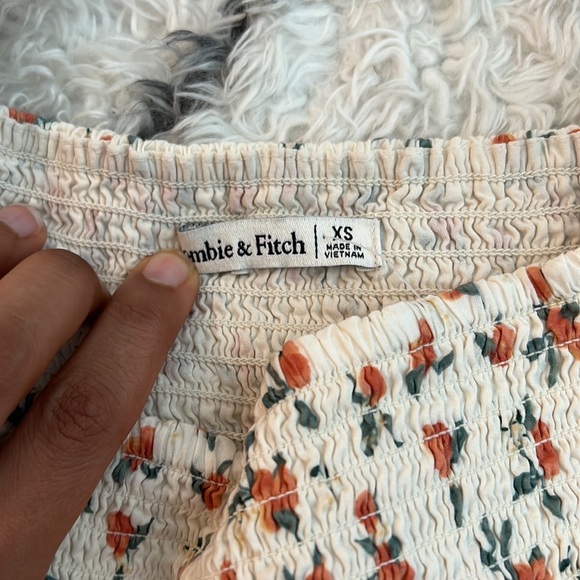 Abercrombie & Fitch ruffle top - Picture 3 of 4